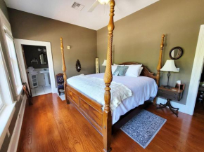 Camellia Rose Inn- King Room